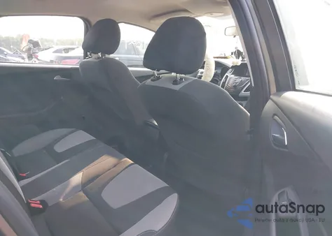 2014 Ford Focus Se z USA, uszkodzony, nr VIN 1FADP3F2XEL344695